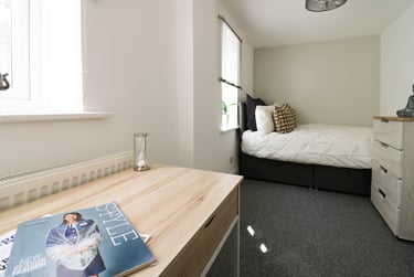 3 bed flat, Cheltenham Place, Mutley, Plymouth, PL47DZ - Image 6